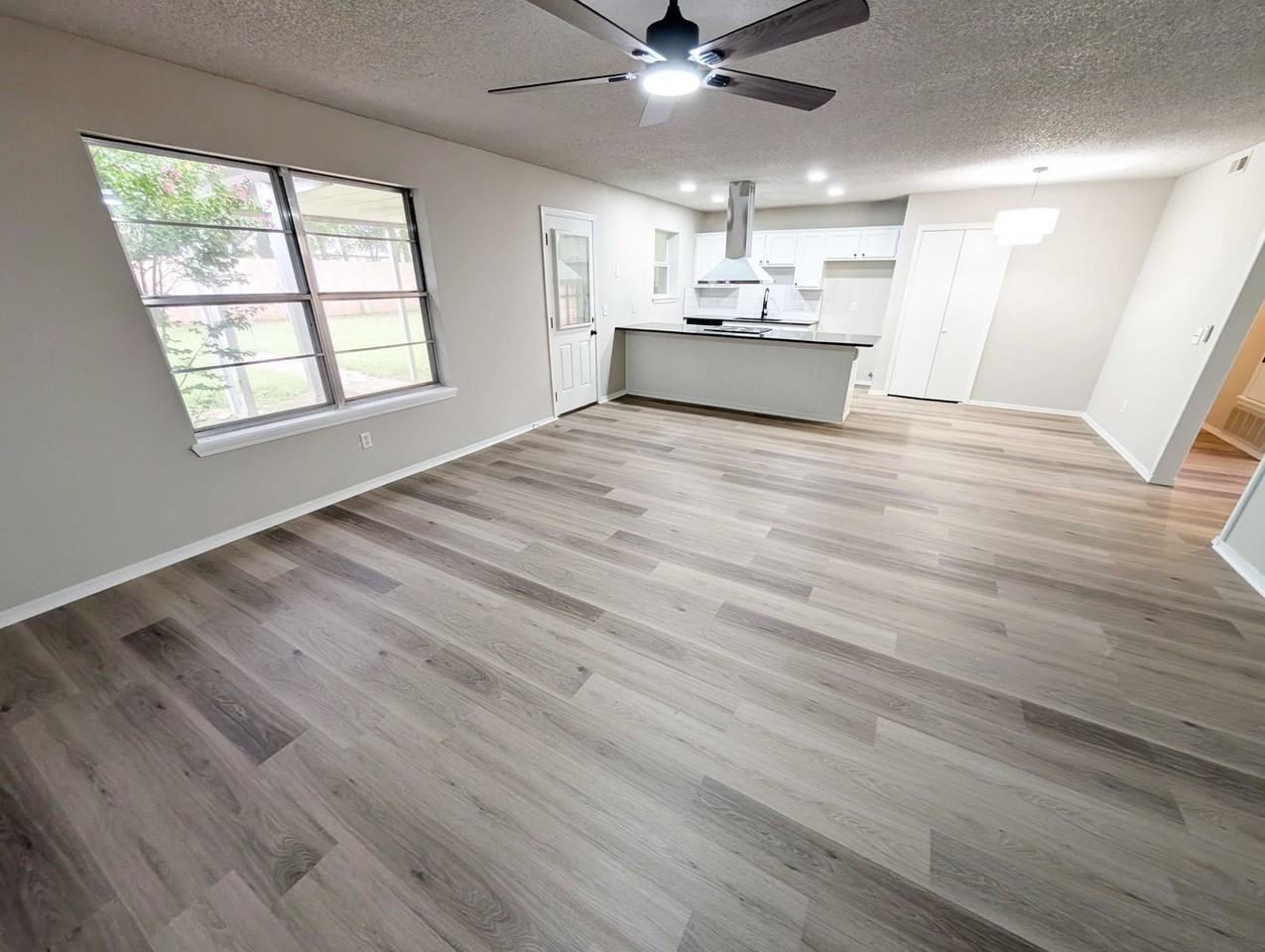 1609 Ne 4th St - Photo 6 of 19