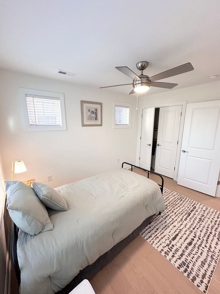 404 34th St #B - Photo 5 of 36