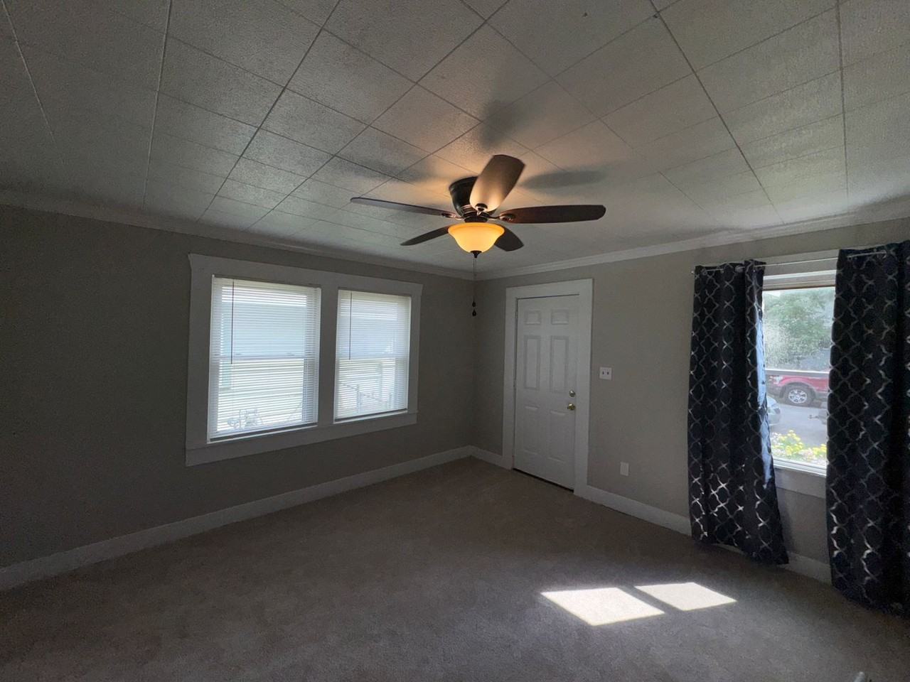 306 N 32nd St - Photo 5 of 17