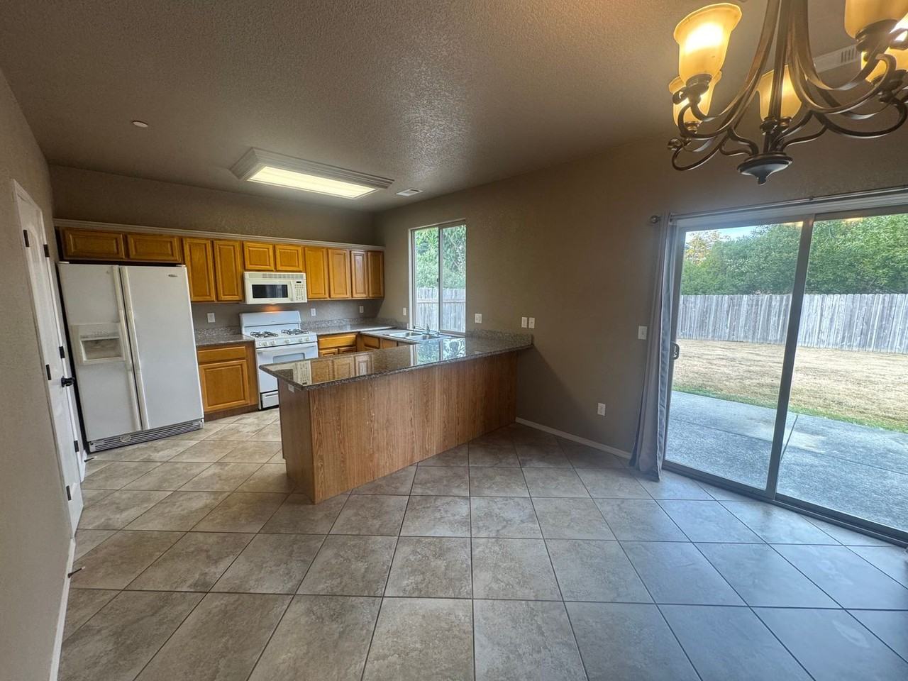 7 Shadowbrook St - Photo 6 of 32