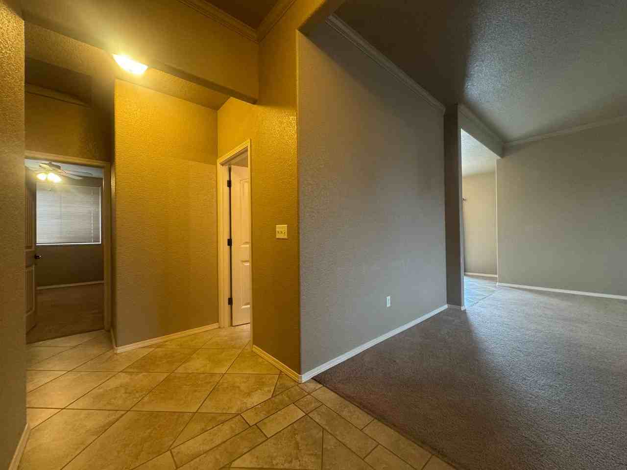 7 Shadowbrook St - Photo 4 of 32