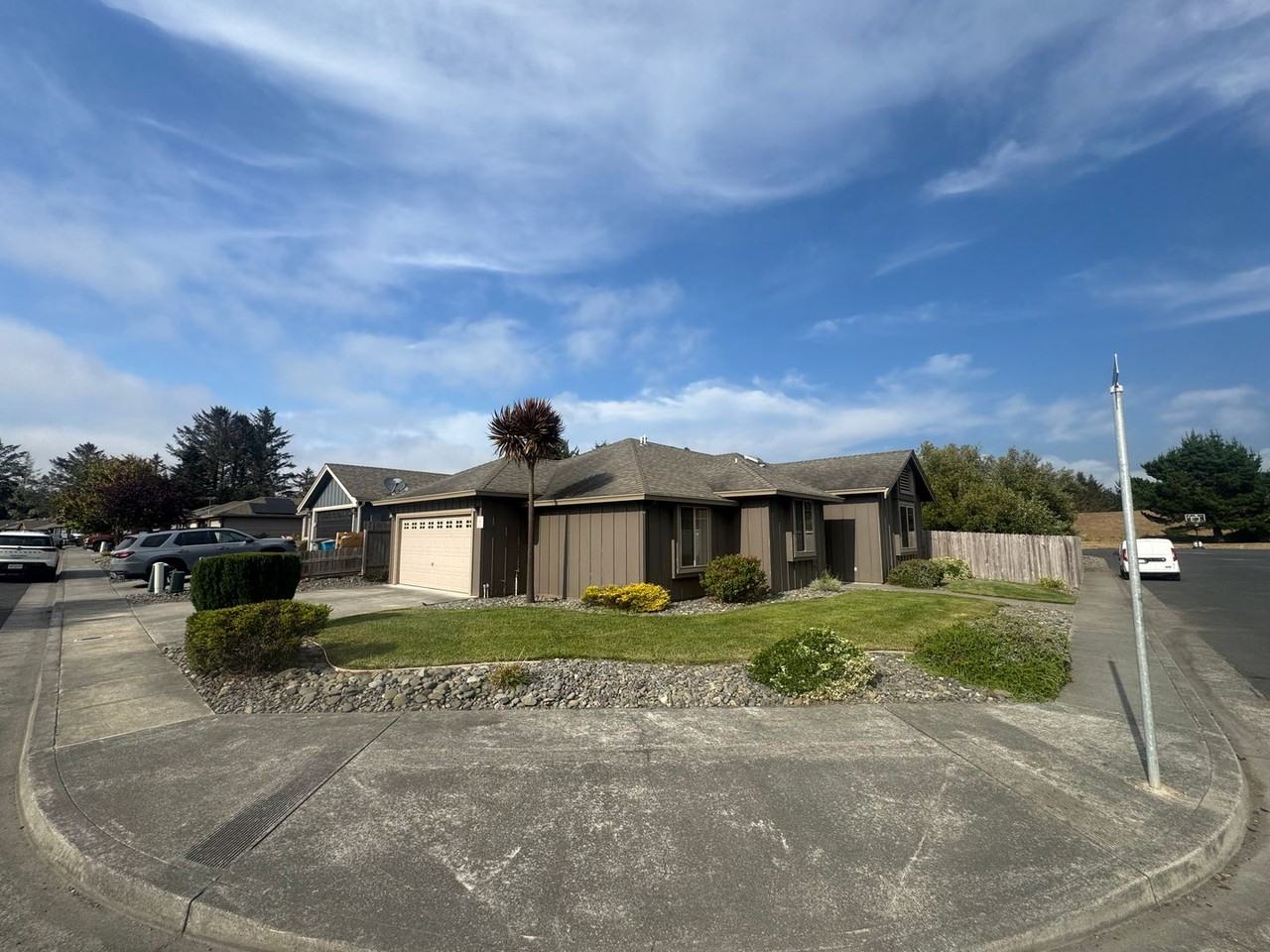 7 Shadowbrook St - Photo 2 of 32