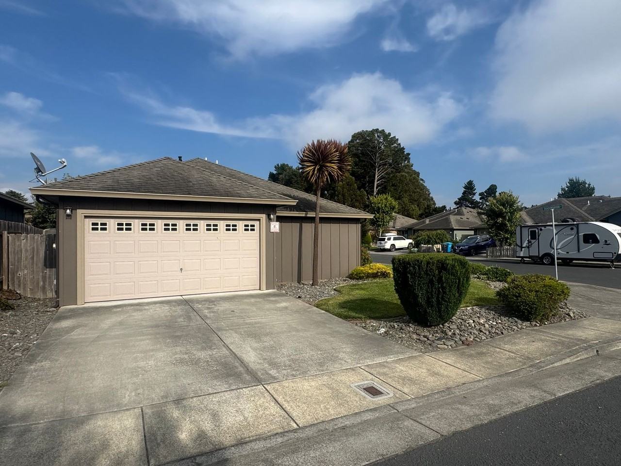 7 Shadowbrook St - Photo 3 of 32