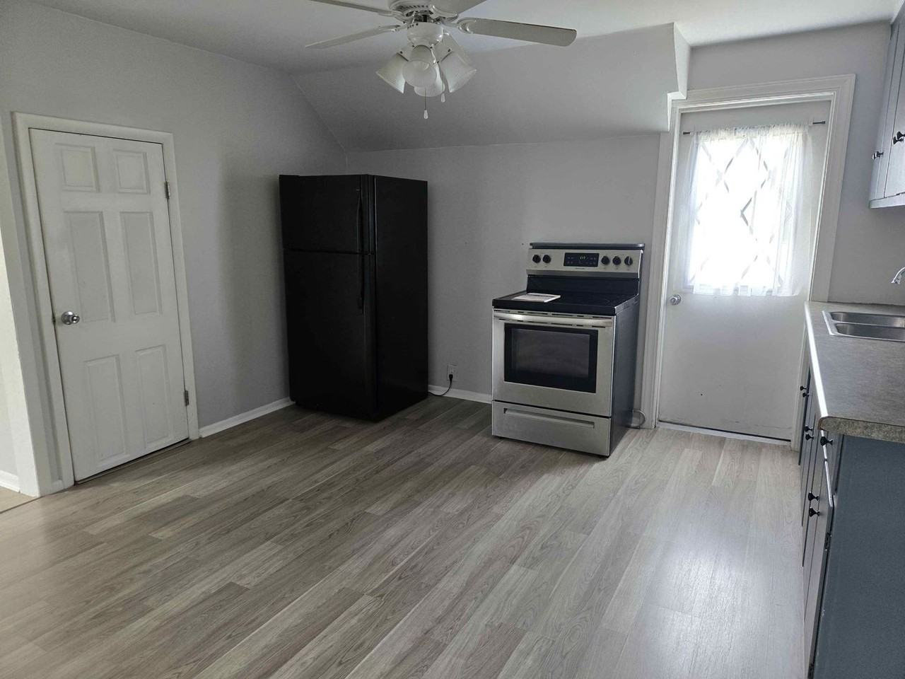 2042 Crescent Ave - Photo 4 of 20