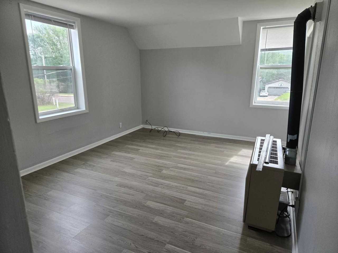 2042 Crescent Ave - Photo 5 of 20