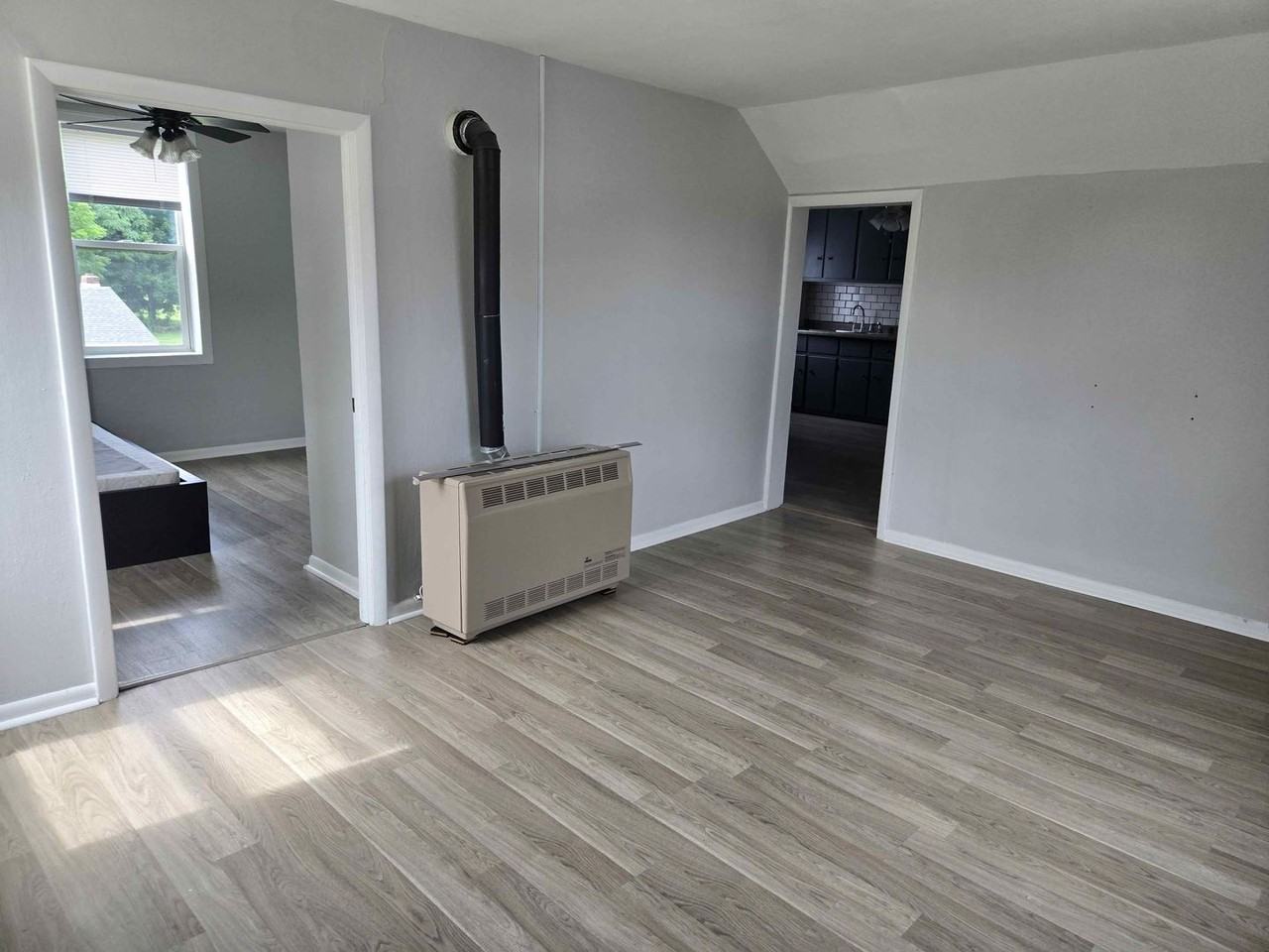 2042 Crescent Ave - Photo 7 of 20