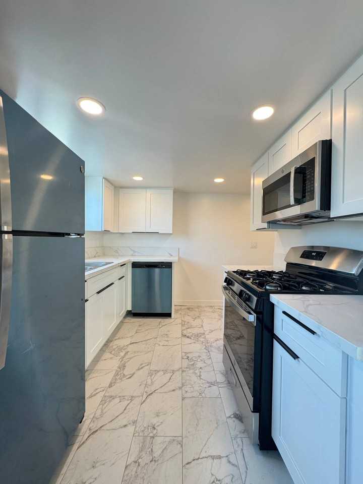 515 West Doran Street #1 - Photo 4 of 19