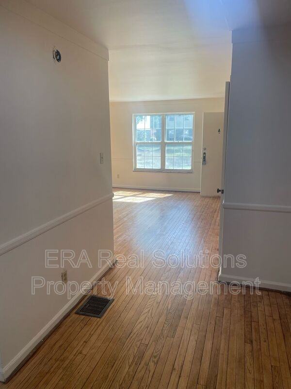 345 Mayfair Blvd - Photo 3 of 8
