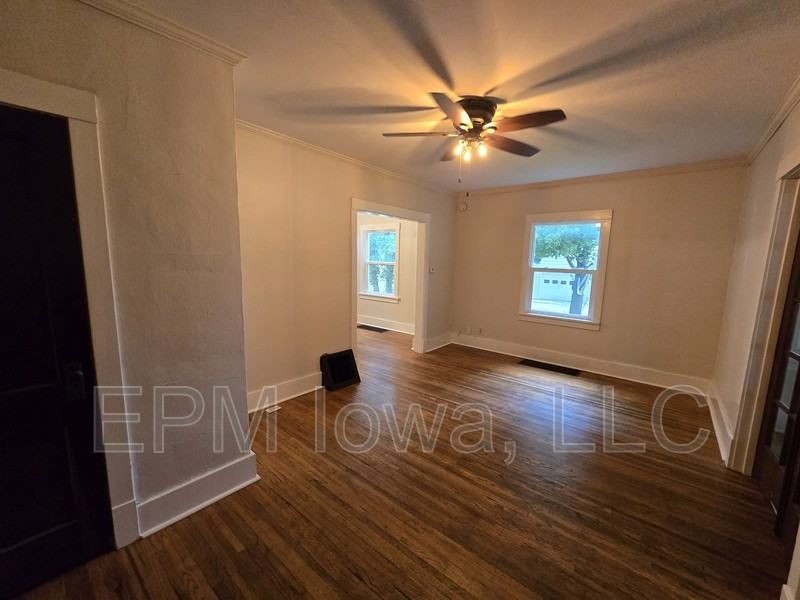 2064 Independence Ave - Photo 2 of 23