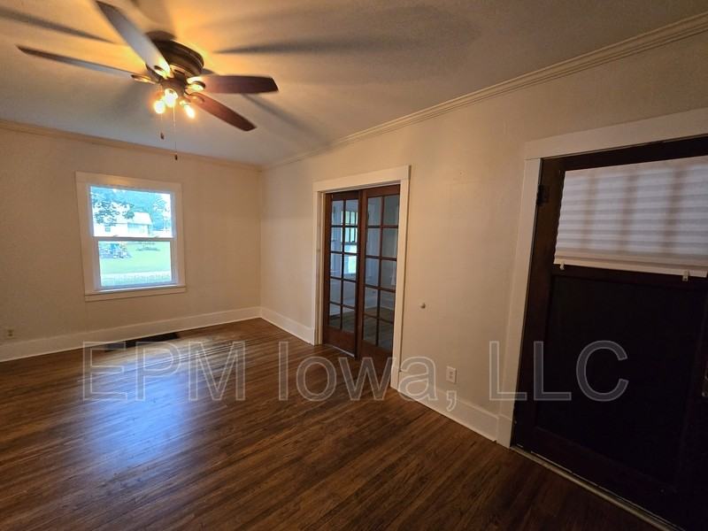 2064 Independence Ave - Photo 3 of 23