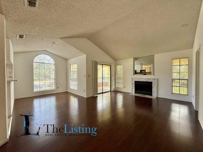 8724 Mallard Reserve Dr - Photo 4 of 32