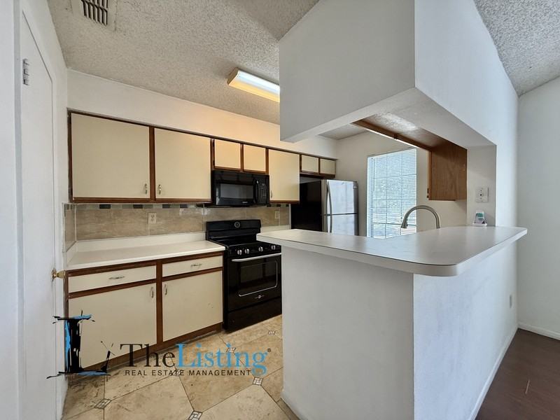 8724 Mallard Reserve Dr - Photo 6 of 32