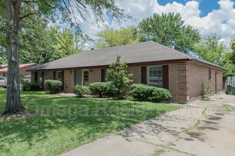 3537 Foxhall Dr - Photo 5 of 48