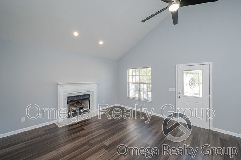 822 Meriweather Drive - Photo 5 of 39