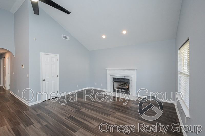 822 Meriweather Drive - Photo 7 of 39