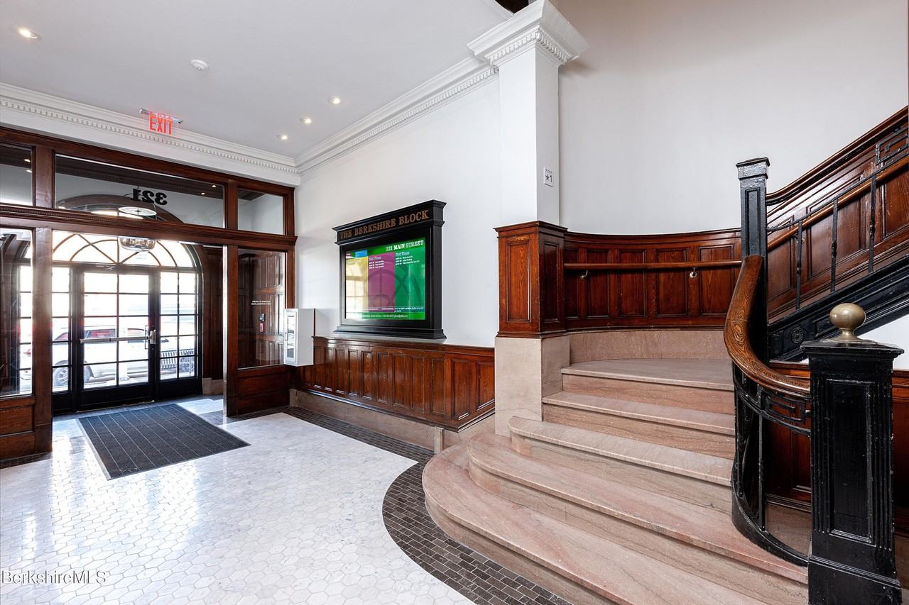 313 Main St - Photo 7 of 7