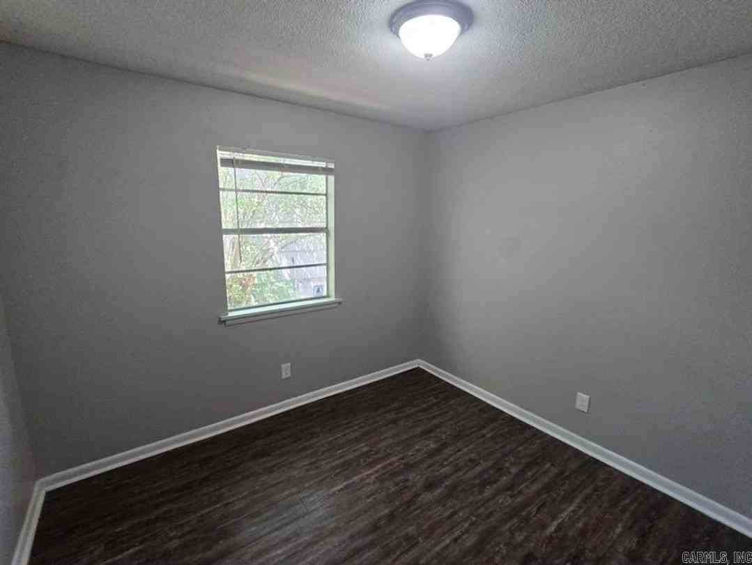 1011 Ferrell Dr - Photo 4 of 7