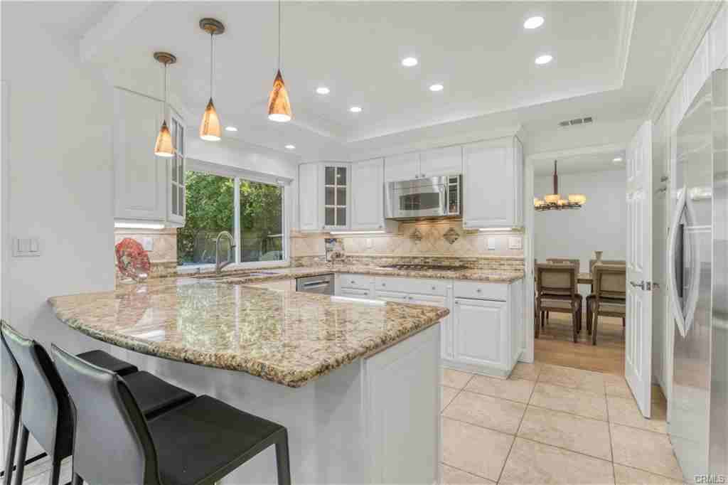 7101 Shadow Ridge Ct - Photo 2 of 8