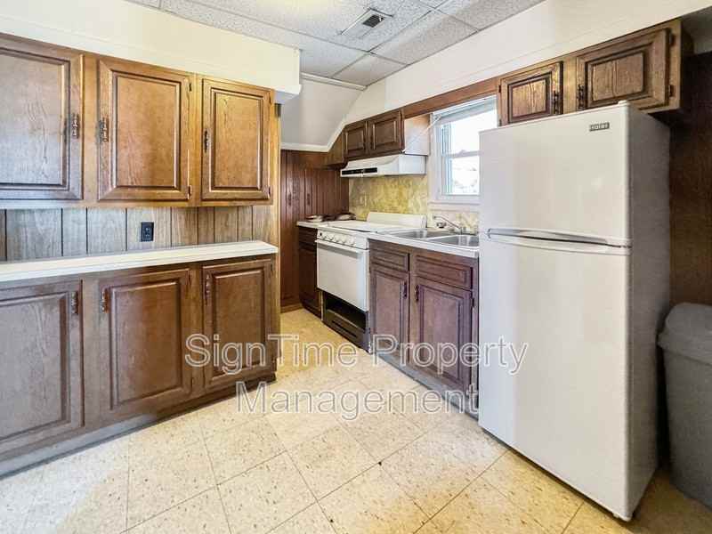 792 Frederick St #10 - Photo 7 of 8