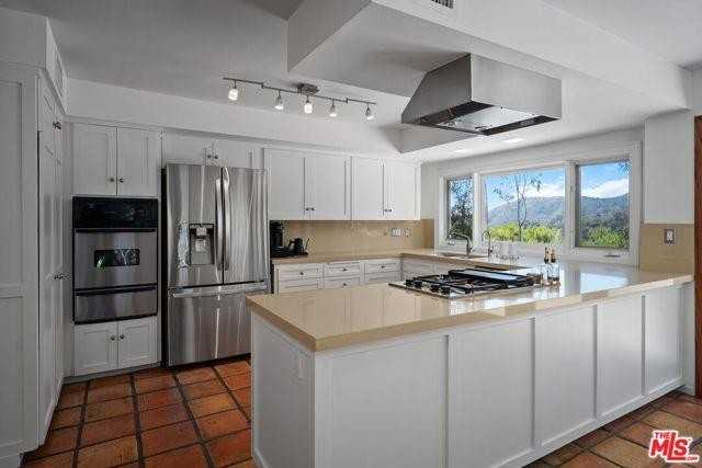 2529 Pesquera Dr - Photo 3 of 8
