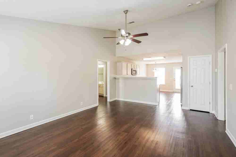 7140 S Hampton Blvd - Photo 3 of 16