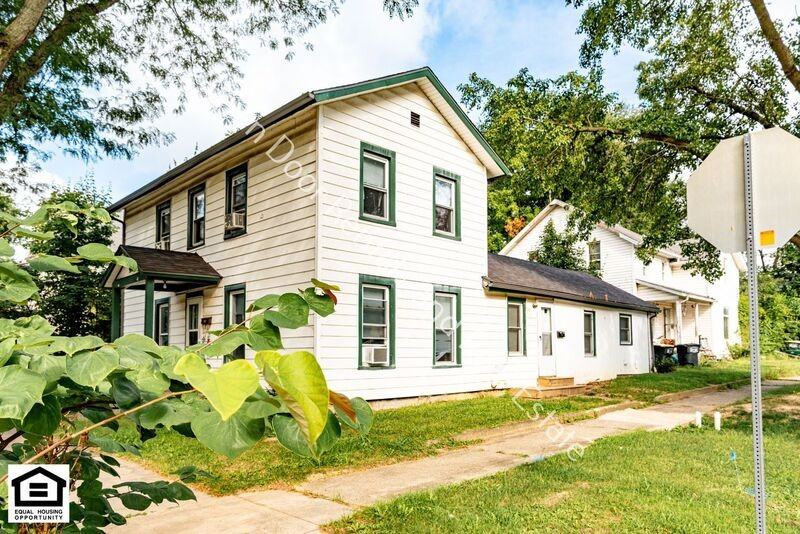 126 S Oak St - Photo 2 of 16