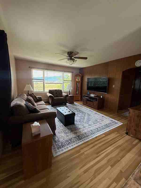 1110 Smith St - Photo 2 of 12