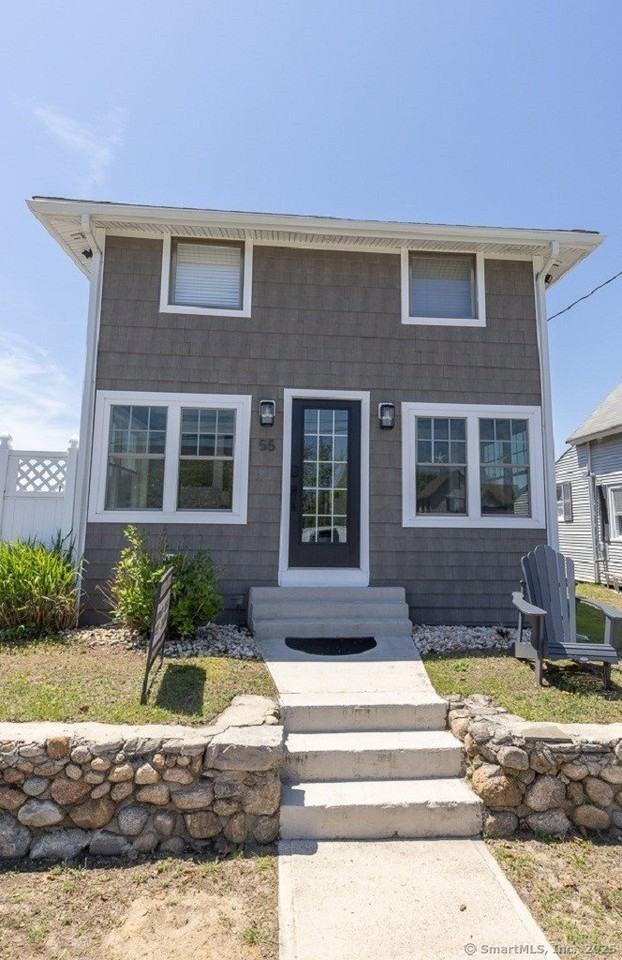 55 Swan Ave - Photo 2 of 40