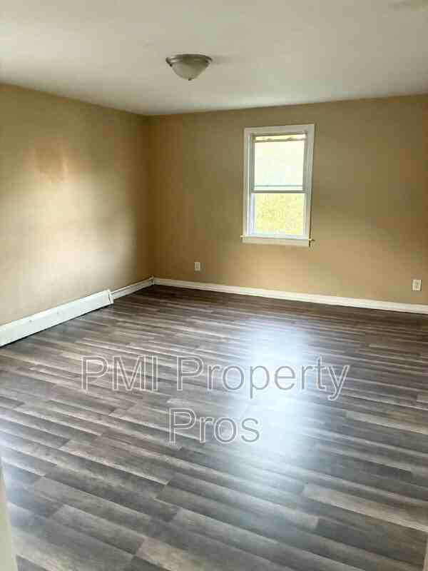 4626 N 39th St - Photo 2 of 9