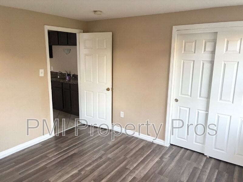 4626 N 39th St - Photo 4 of 9