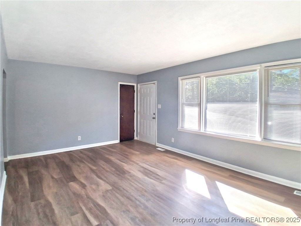 1086 Essex Pl - Photo 5 of 22