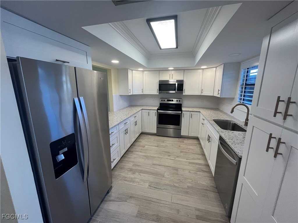 816 Sw 48th Ter Apt 102 #102 - Photo 3 of 11