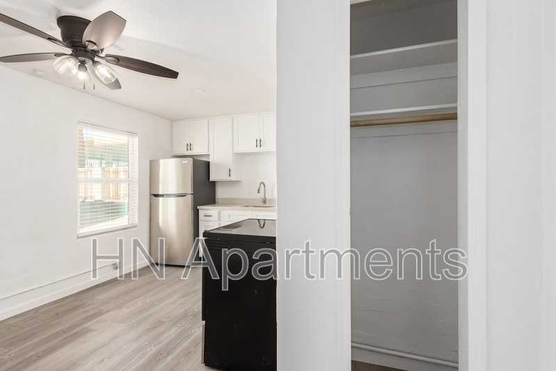 2412 E Monroe St #7 - Photo 2 of 5