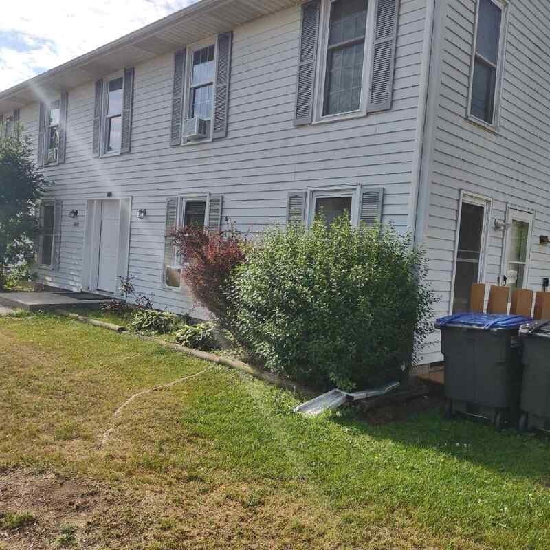 2421 Camelot Blvd - Photo 2 of 11