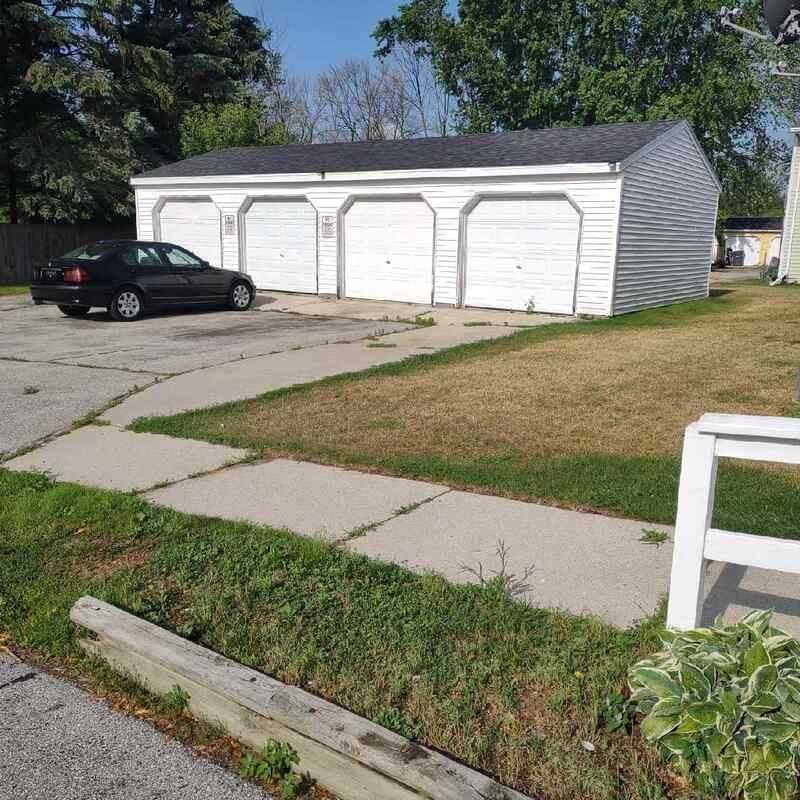 2421 Camelot Blvd - Photo 3 of 11