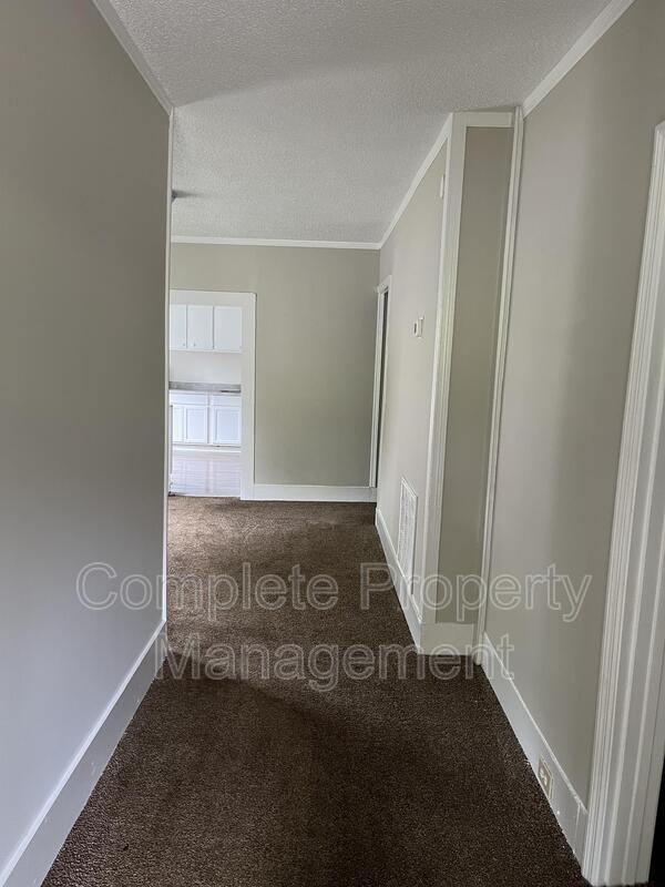 1434 Thomason Ave - Photo 4 of 18