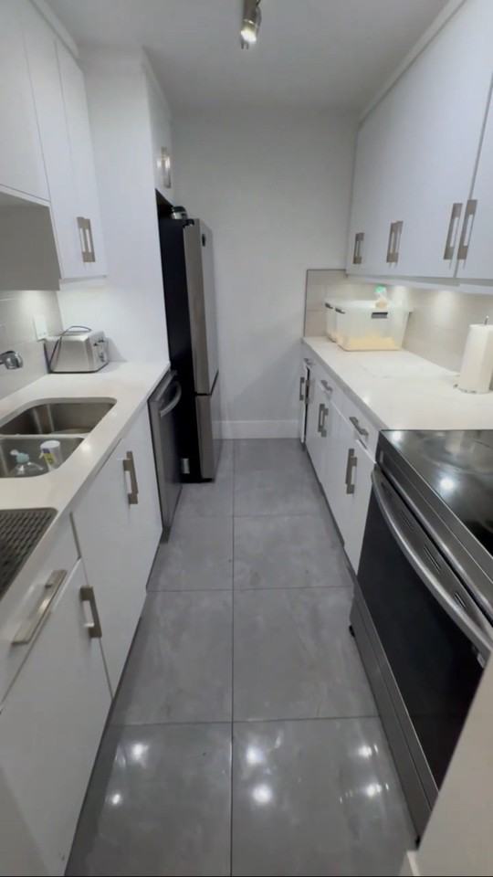 13827 100 Ave - Photo 2 of 8
