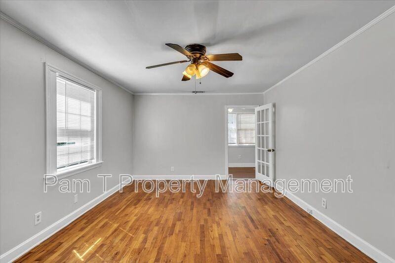 1408 East 49th Street - Photo 4 of 21