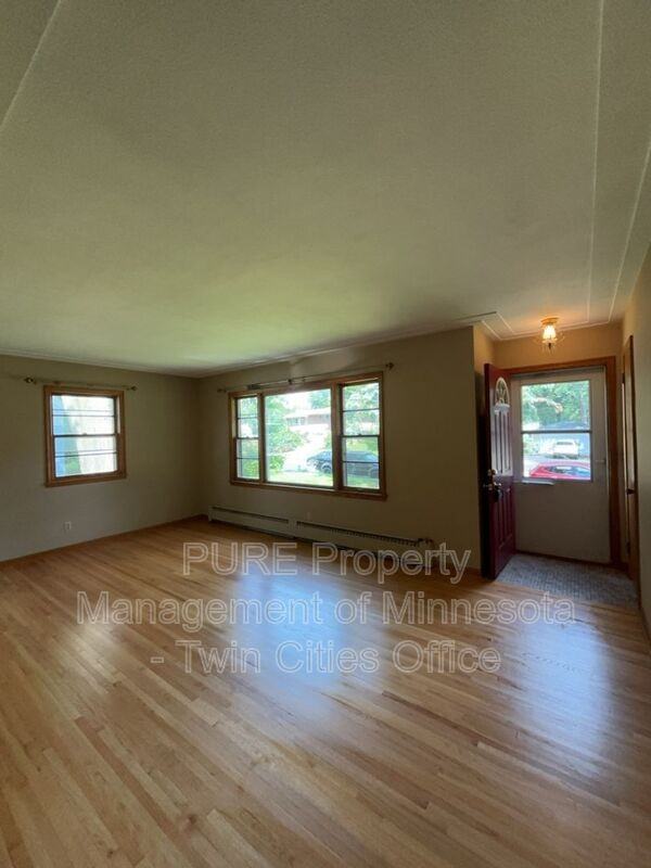 1624 Princeton Avenue South - Photo 4 of 22