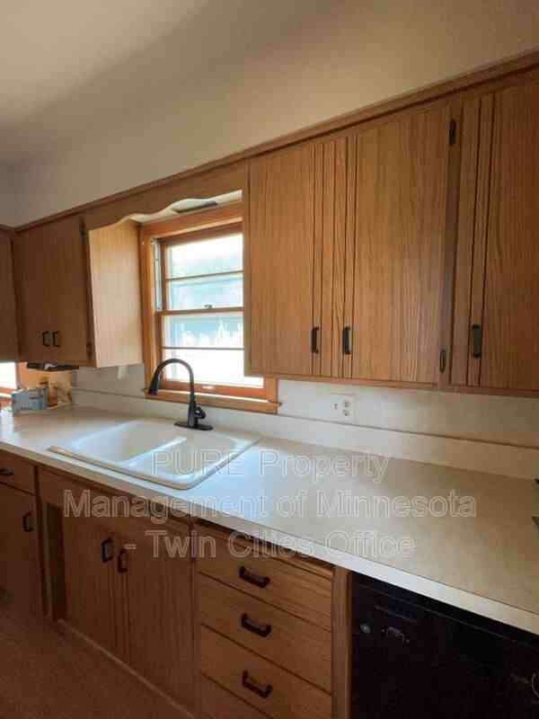 1624 Princeton Avenue South - Photo 6 of 22