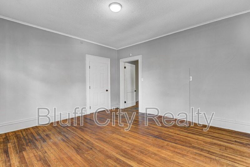 1639 Southern Ave - Photo 7 of 28