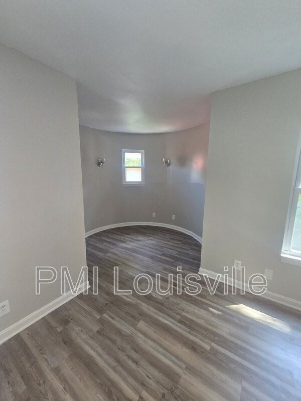 150 N Jane St #5 - Photo 4 of 6