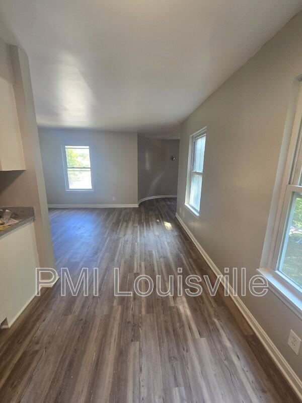 150 N Jane St #5 - Photo 5 of 6