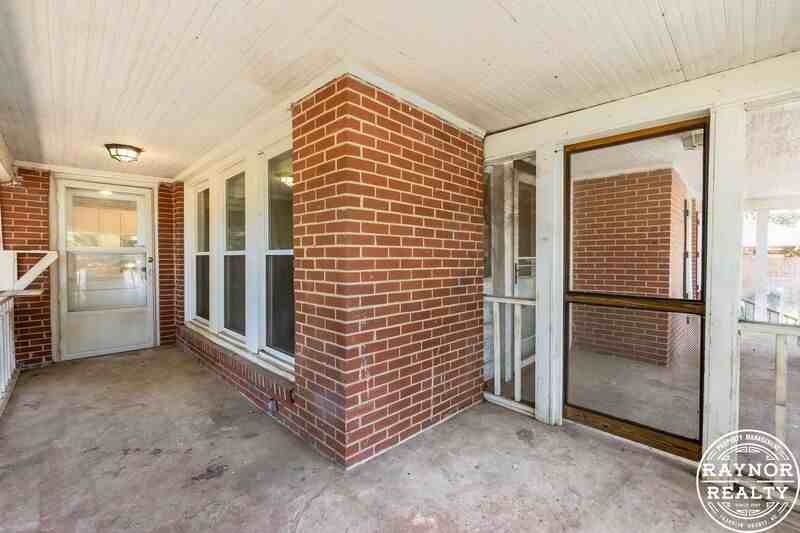 223 S Main St - Photo 7 of 37