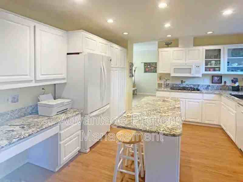 1622 Sw Country Club Pl - Photo 3 of 22