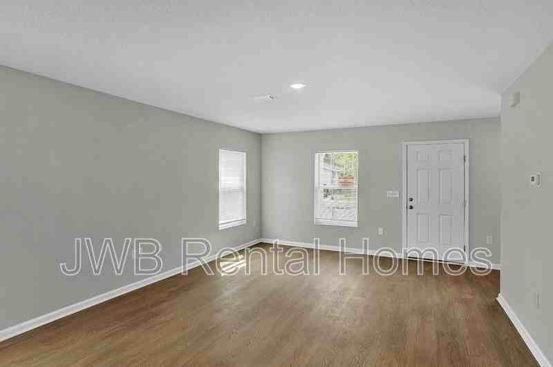 1617 Windle St - Photo 5 of 15