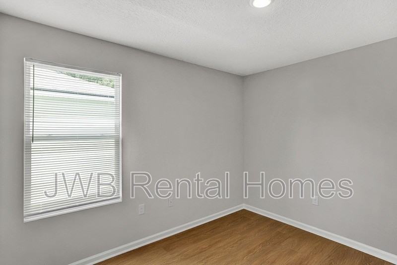 1617 Windle St - Photo 6 of 15