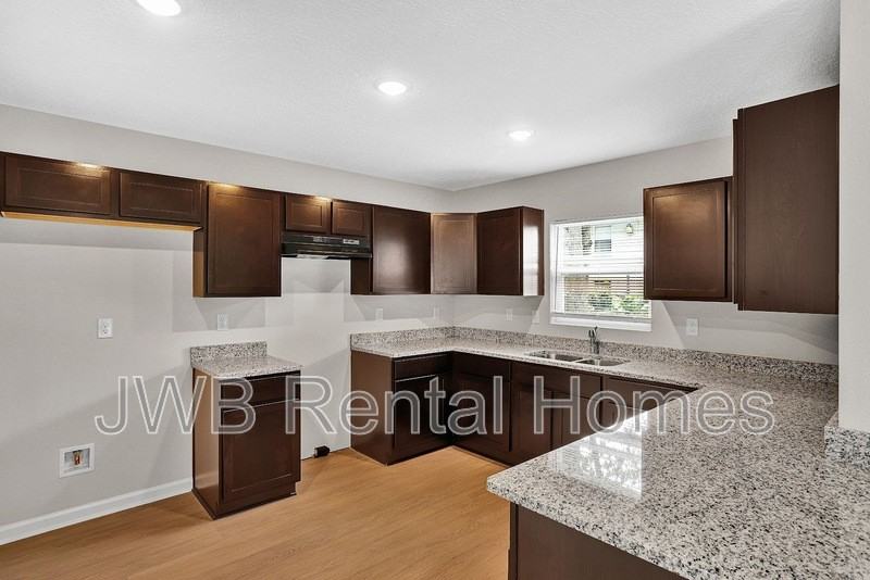 1619 Windle St - Photo 2 of 15