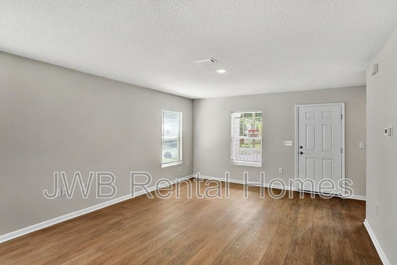 1619 Windle St - Photo 5 of 15