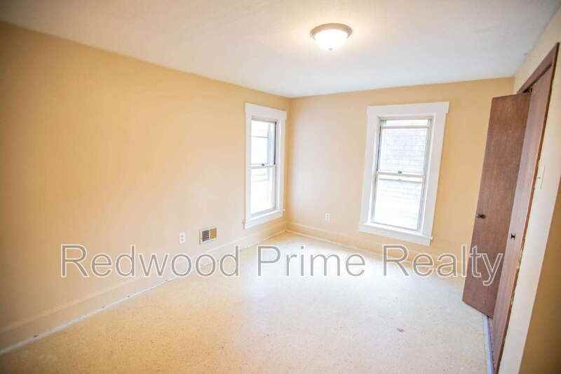 534 Russell Ave - Photo 3 of 4